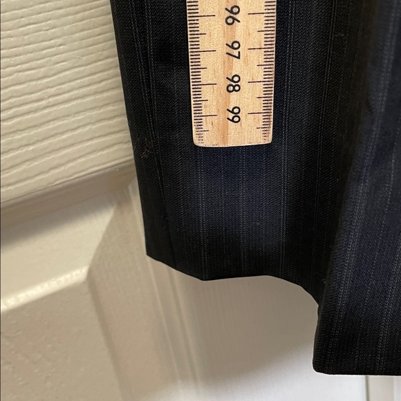 Hugo Boss Charcoal Pinstripe Men's Suit - 36 - Picture 15 of 16